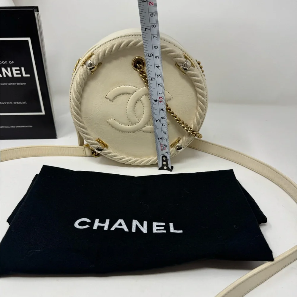 💎💯Authentic CHANEL Trendy CC Vanity Leather Bag (off white)